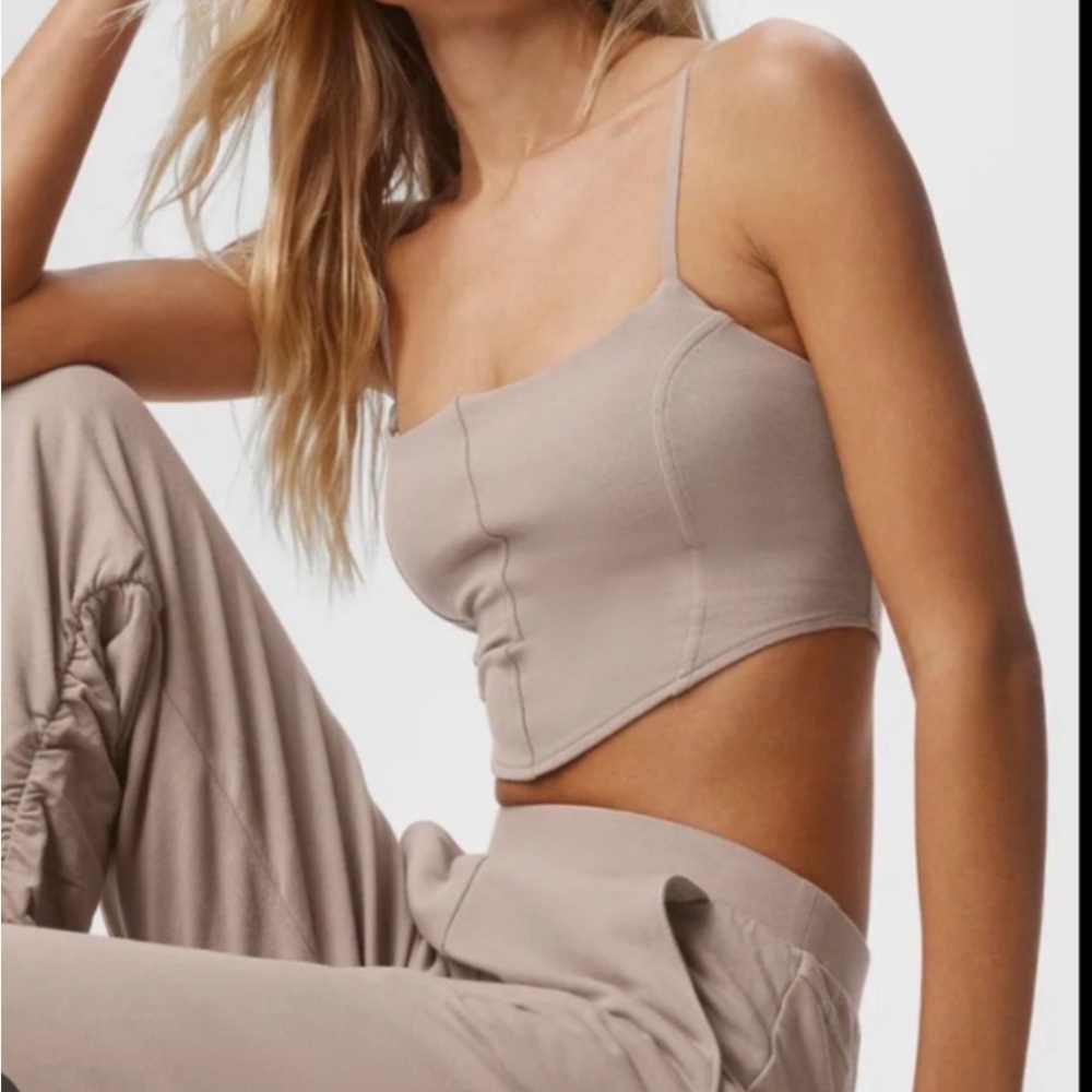 Alo SoftSculpt Bra Tank (Taupe/Pink)